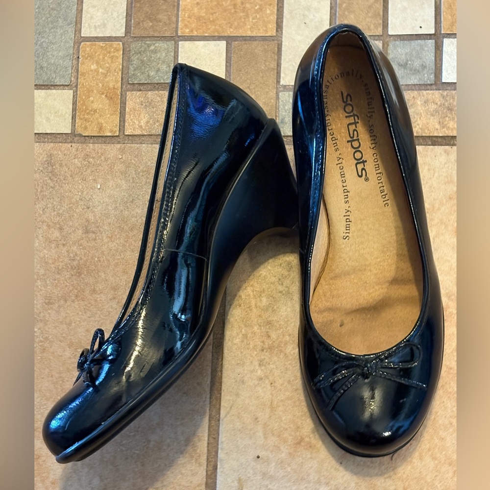 Softspots Black Patent Leather Comfort Dress Shoes Wedges Bow Detail Women's 6 M